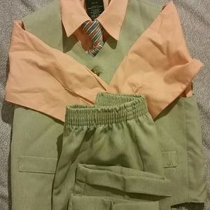 4 piece Nautica vest set. Size 2T & 7 regular
